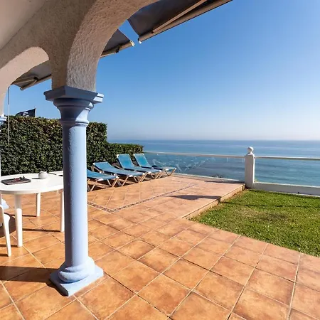 11 House In Front Of The Sea *
